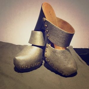 UGG Collection Amadora Gold Leather High Slip On